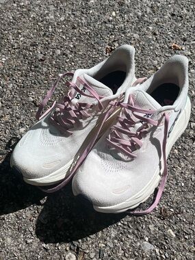 Hoka Arahi 8 Women's Running Shoes, womens 7.5, Rose Cream/Alabaster